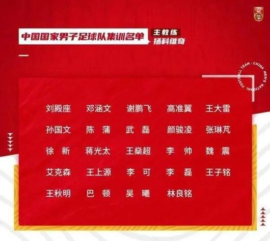 关于曼城的中场球员我一直都在观察我这个位置上其他球员所擅长的事情，看看我是否能够把这些都融入到比赛当中，这样我才能够成为一名更加全面的中场球员。